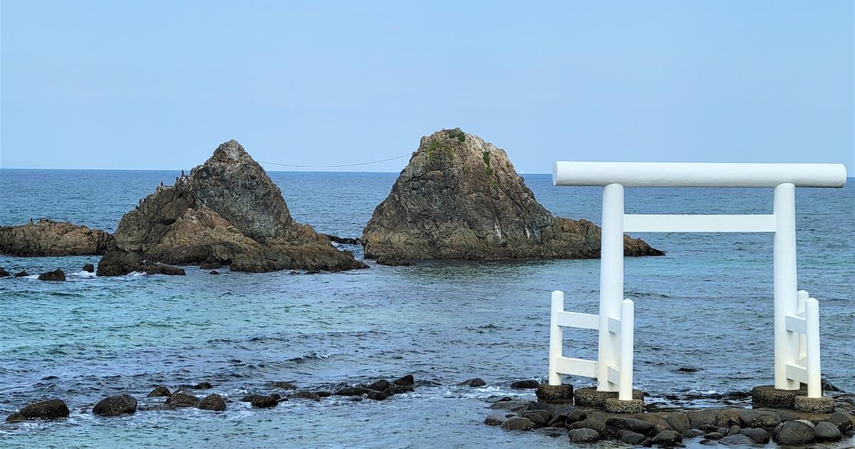 イメージ画像:福岡県糸島市(名所の夫婦岩と鳥居)