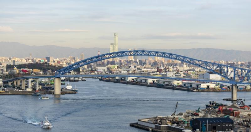 大阪のなみはや大橋と海